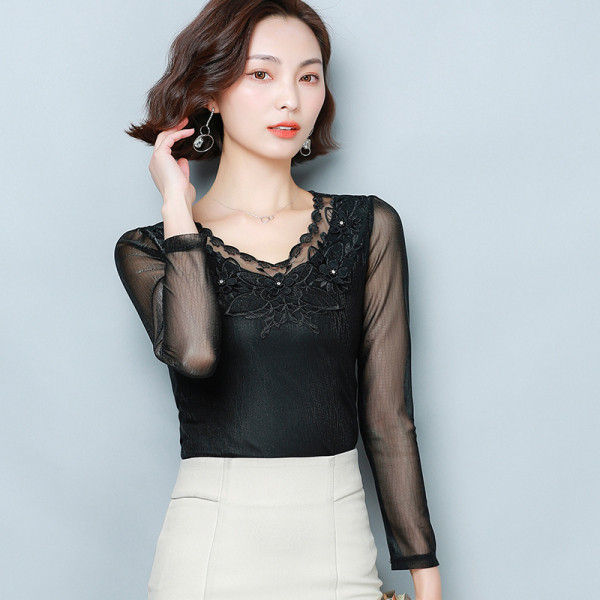 Kaasaegne naiste pluus pits- ja spitsikaelusega