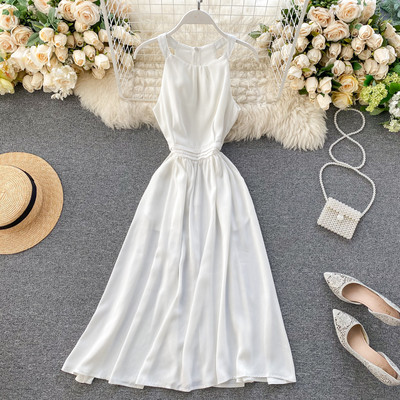 Модерна дамска разкроена рокля с обло деколте