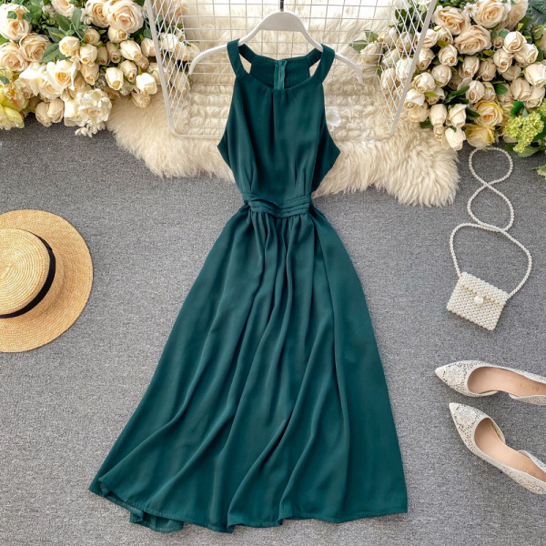 Модерна дамска разкроена рокля с обло деколте