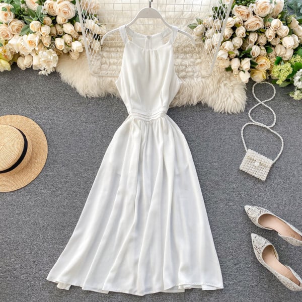 Модерна дамска разкроена рокля с обло деколте