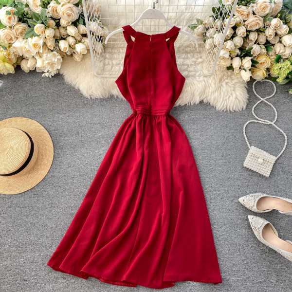 Модерна дамска разкроена рокля с обло деколте