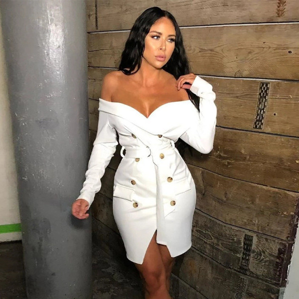 Moodne naiste lühike kleit allakäinud varrukate ja nööpidega