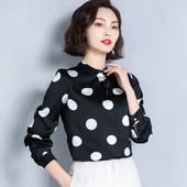 Praegune madala krae ja pikkade varrukatega naiste pluus