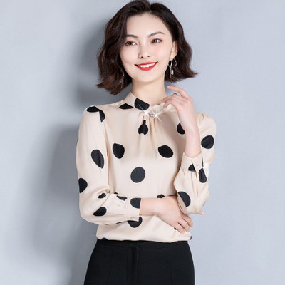 Praegune madala krae ja pikkade varrukatega naiste pluus