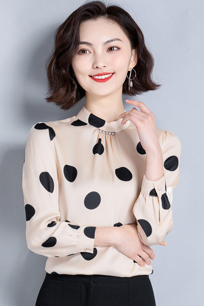 Praegune madala krae ja pikkade varrukatega naiste pluus