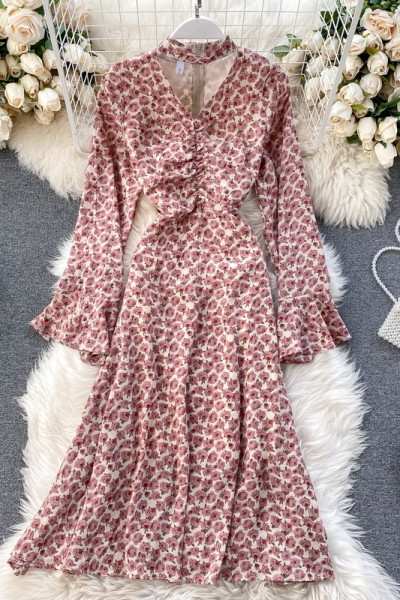 Retro női ruha virágmintával, V-nyakkal