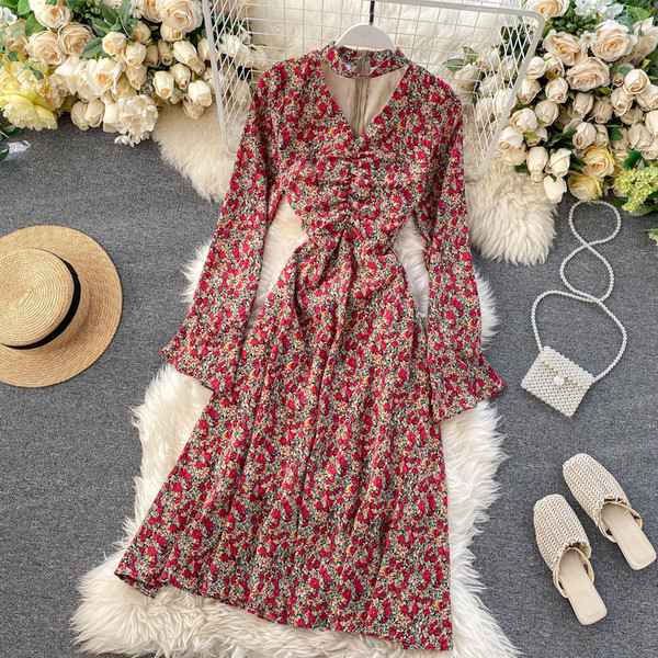 Retro női ruha virágmintával, V-nyakkal