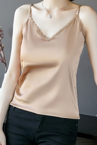 Praegune V-kaelusega ja õhukeste rihmadega naiste topp
