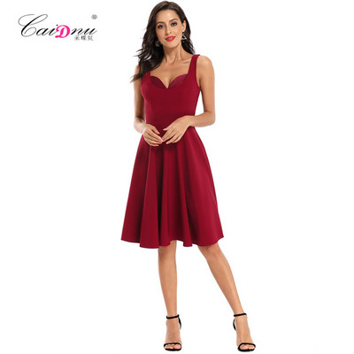 Moodne naiste lühike kleit sügava kaelusega ja rihmadega