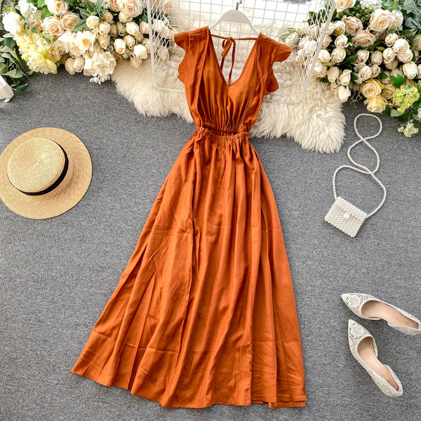 Дамска дълга рокля с V-образно деколте и гол гръб 