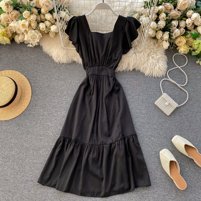 Lühikeste varrukate ja kandilise kaelusega vabaaja naiste kleit