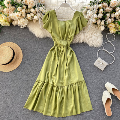 Lühikeste varrukate ja kandilise kaelusega vabaaja naiste kleit