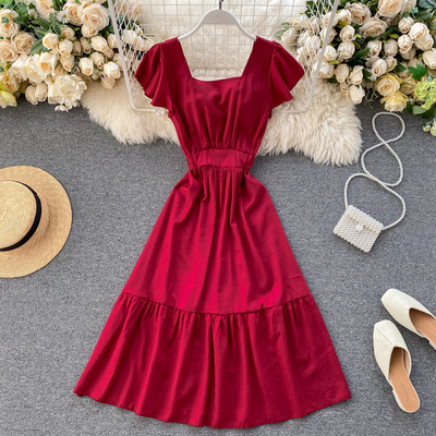 Lühikeste varrukate ja kandilise kaelusega vabaaja naiste kleit