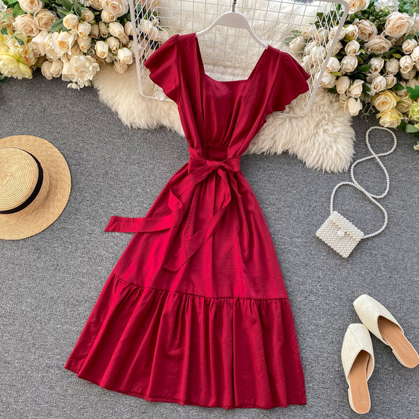 Lühikeste varrukate ja kandilise kaelusega vabaaja naiste kleit