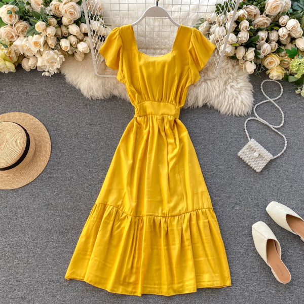 Lühikeste varrukate ja kandilise kaelusega vabaaja naiste kleit