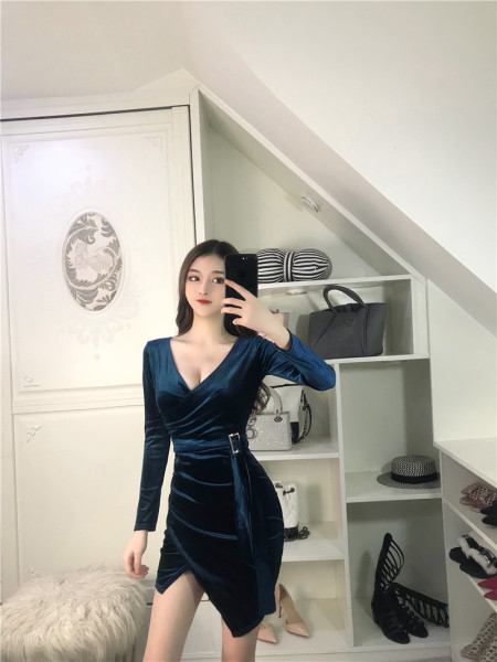 Naiste liibuv asümmeetriline vööga sametkleit