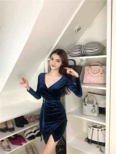 Naiste liibuv asümmeetriline vööga sametkleit