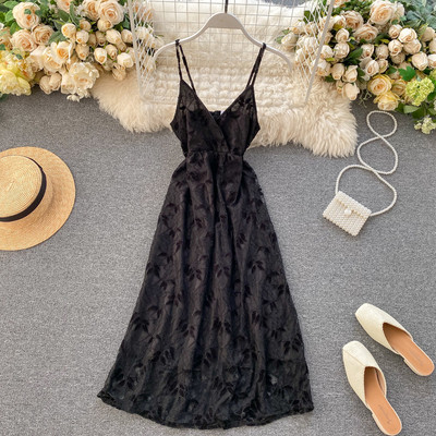 Moderna ženska haljina od čipke na tanke naramenice