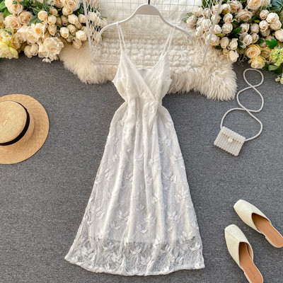 Moderna ženska haljina od čipke na tanke naramenice