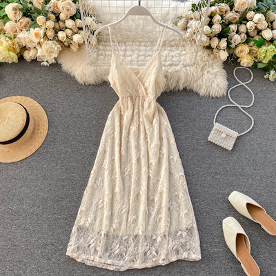 Moderna ženska haljina od čipke na tanke naramenice