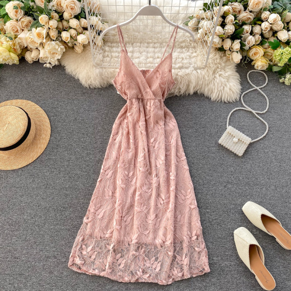 Moderna ženska haljina od čipke na tanke naramenice