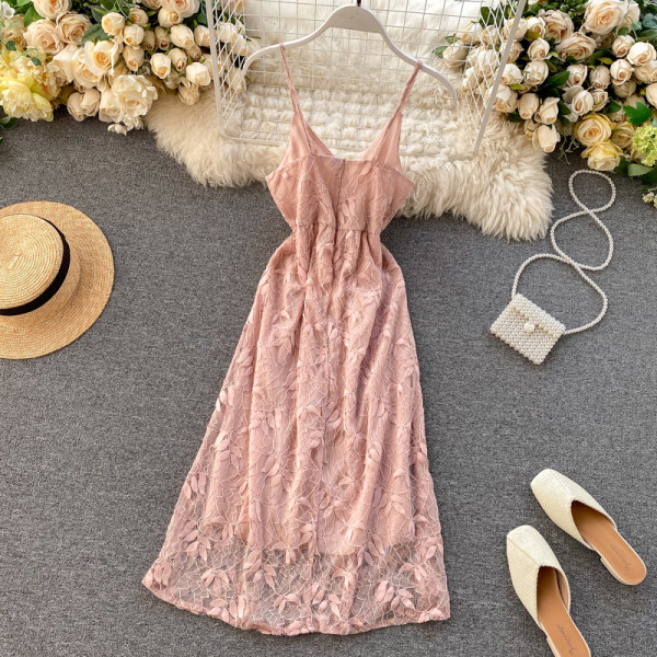 Moderna ženska haljina od čipke na tanke naramenice