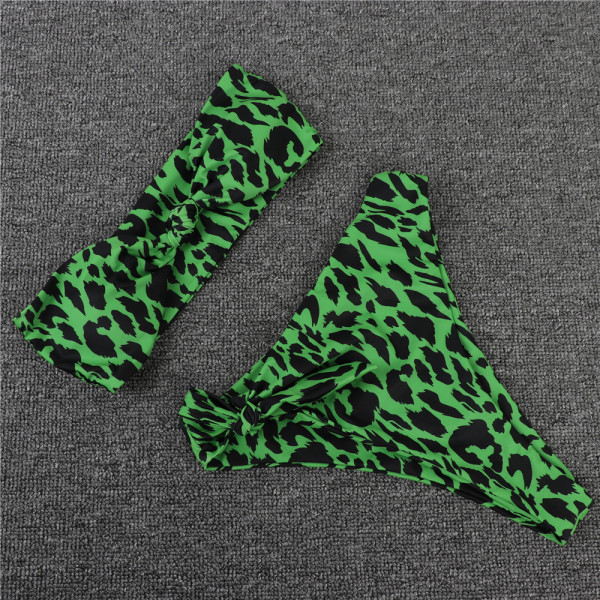 Praegune kaheosaline leopardimustri ja dekoratiivse sõlmega ujumistrikoo