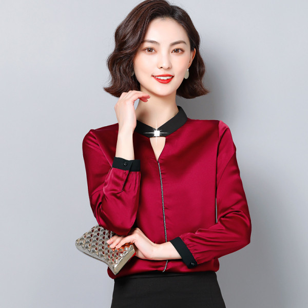 Naiste madala krae ja pikkade varrukatega siidist särk