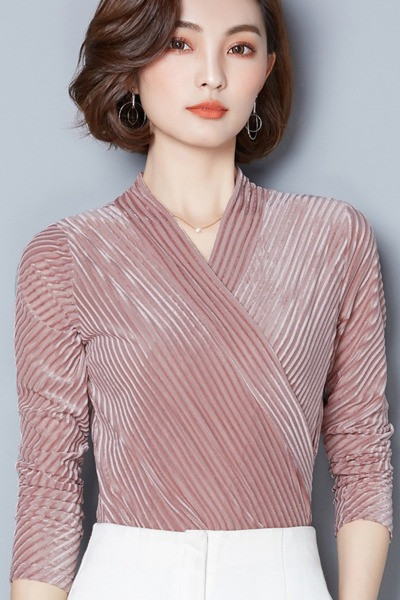 Uut mudelit pikkade varrukatega ja spitsikaelusega naiste pluus