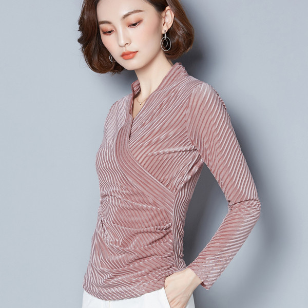 Uut mudelit pikkade varrukatega ja spitsikaelusega naiste pluus