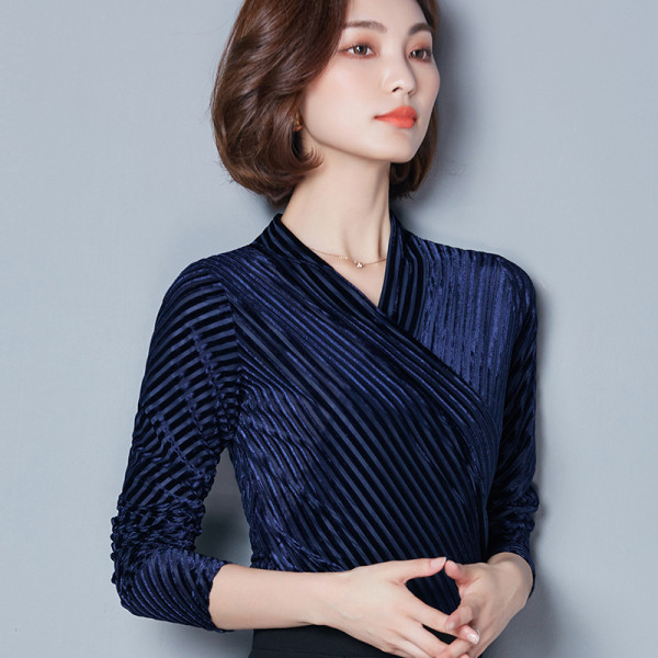 Uut mudelit pikkade varrukatega ja spitsikaelusega naiste pluus