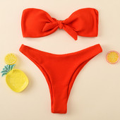 Narančasti dvodijelni kupaći kostim s gornjim dijelom u obliku mosta i ukrasnim čvorom