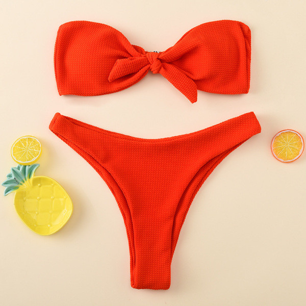 Narančasti dvodijelni kupaći kostim s gornjim dijelom u obliku mosta i ukrasnim čvorom
