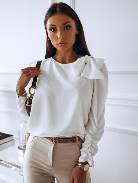 Moodne naiste pikkade varrukate ja ovaalse kaelusega pluus