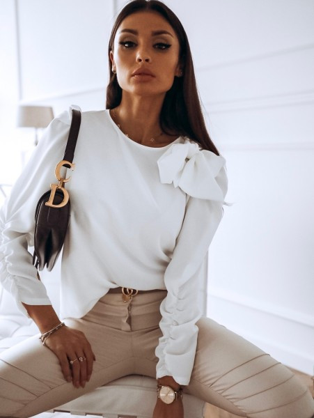 Moodne naiste pikkade varrukate ja ovaalse kaelusega pluus