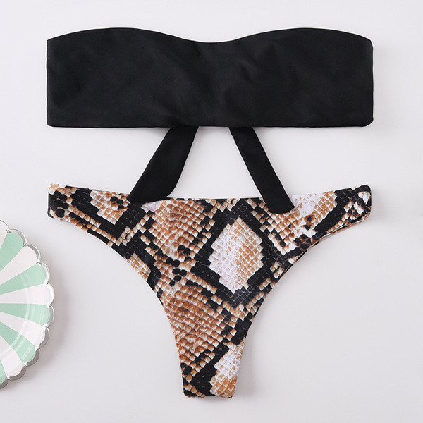 Dvodijelni kupaći kostim s jednobojnim gornjim dijelom i donjim dijelom sa životinjskim uzorkom