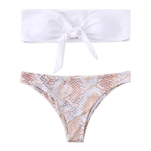 Dvodijelni kupaći kostim s jednobojnim gornjim dijelom i donjim dijelom sa životinjskim uzorkom