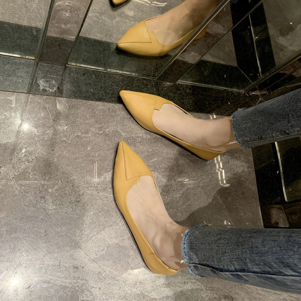 Ежедневни дамски обувки заострен модел и ниска подметка  от еко кожа