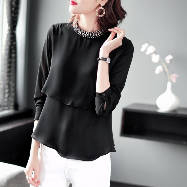 Moodne naiste pikkade varrukate ja pärlitega pluus