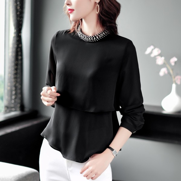 Moodne naiste pikkade varrukate ja pärlitega pluus