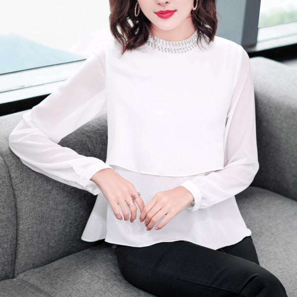 Moodne naiste pikkade varrukate ja pärlitega pluus