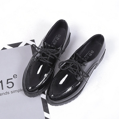 Дамски ежедневни обувки с връзки заострен модел от еко кожа - два модела