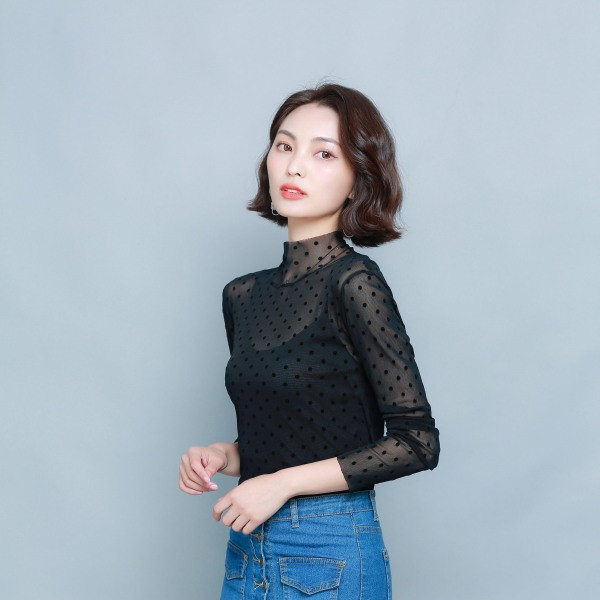 Must naiste pikkade varrukate ja kõrge kraega pluus