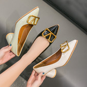 Naiste vabaajajalatsid madala paksu kontsaga ja metallelemendiga