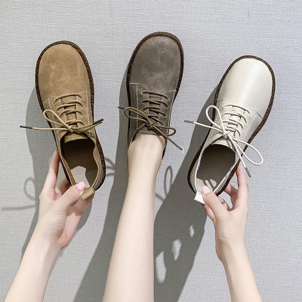 Naiste vabaajajalatsid paeltega tavaline mudel