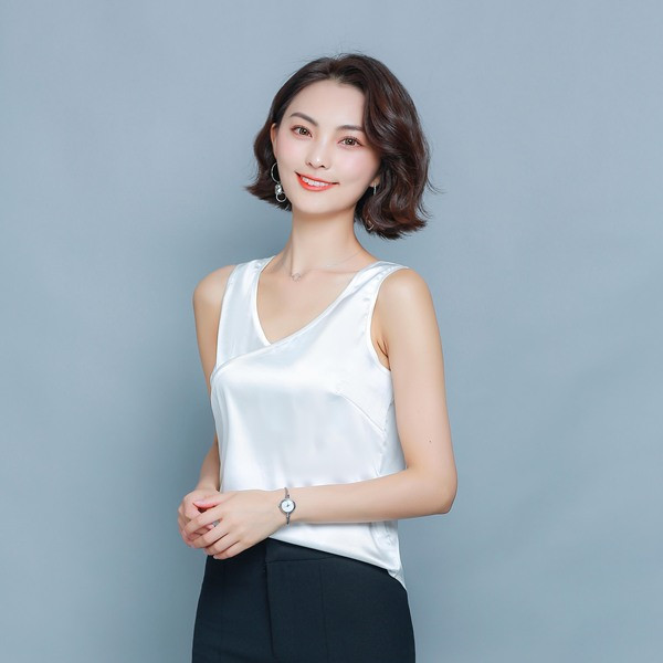 Modern női felső V-nyakkal és széles pántokkal