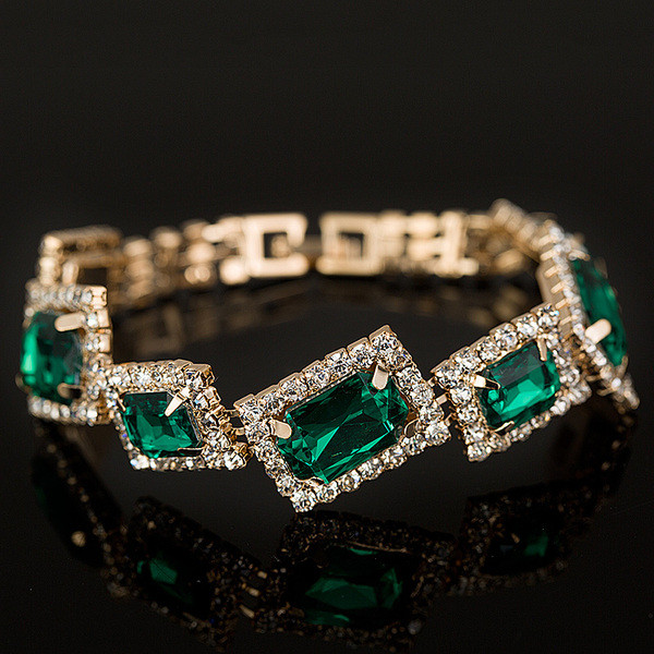 Elegantiška moteriška auksinė apyrankė su akmenukais