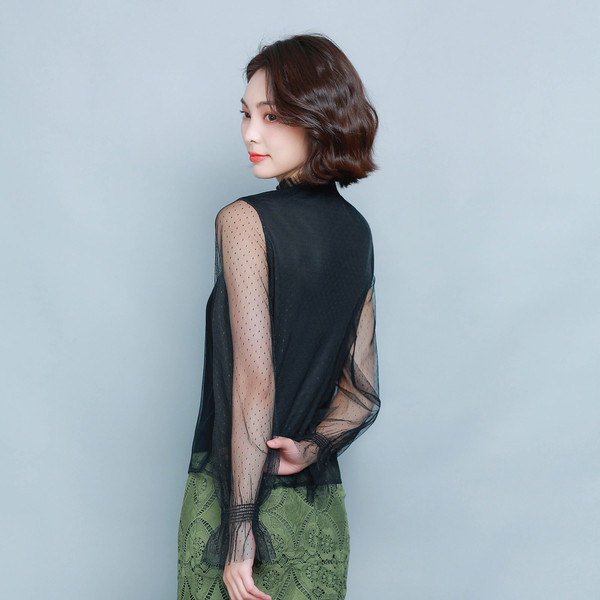 Stiilne naiste kõrge krae ja tüllvarrukatega pluus