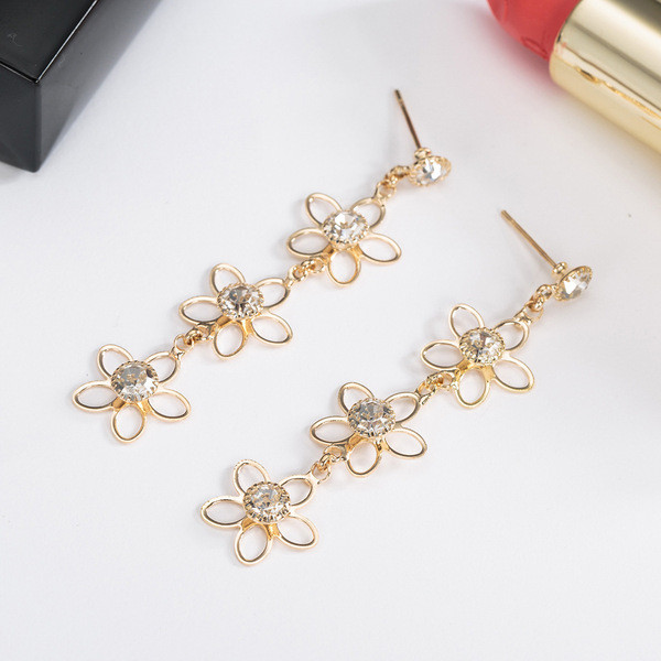 Kasdieniai moteriški kabantys auskarai su akmenukais ir gėlėmis