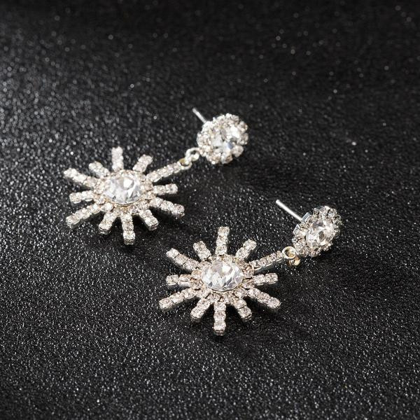 Stilingi moteriški kabantys auskarai su akmenukais